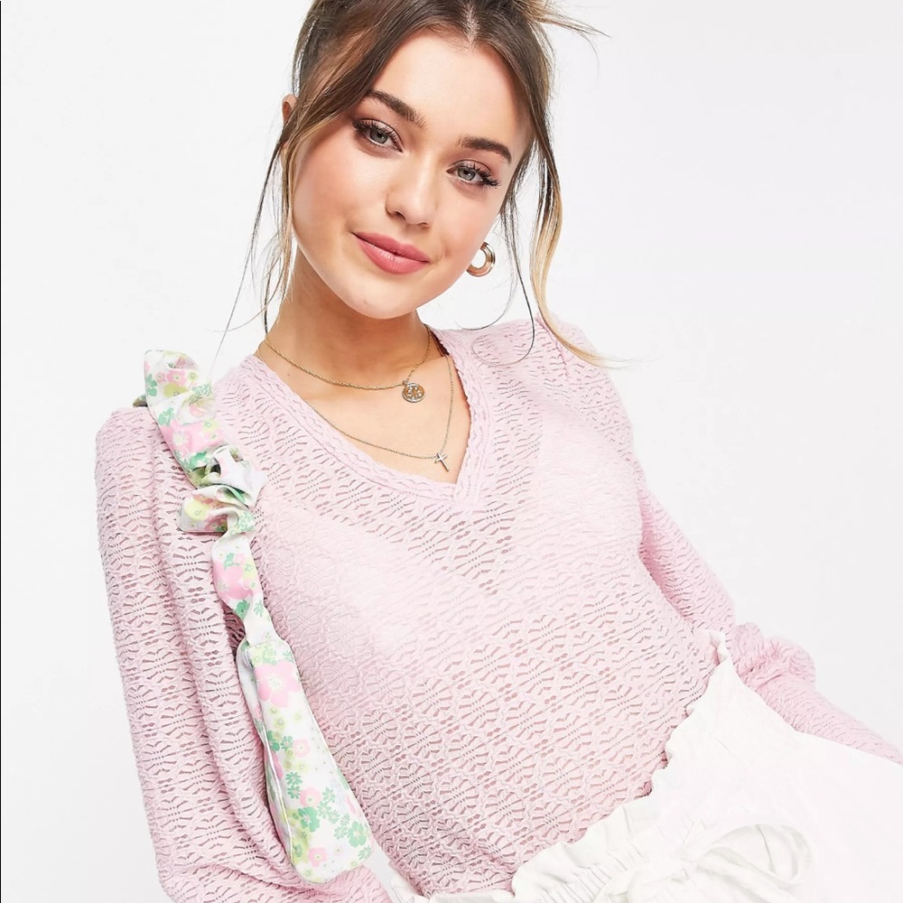 PIECES Lace V Neck in Lilac
